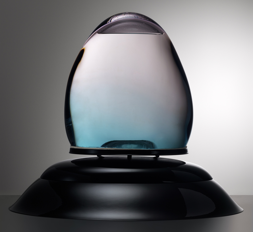 zonder titel ("Sfumato"), 2014, 62x50x46 cm,2014, schellak-politoer, geblazen glas, water spiegel_web